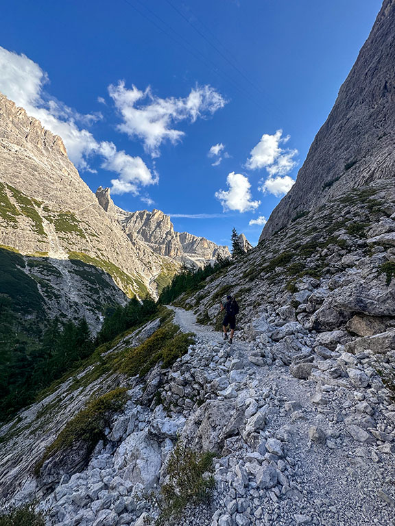 mountains trail route itinerary hike rifugio carducci from Moos dolomites italy