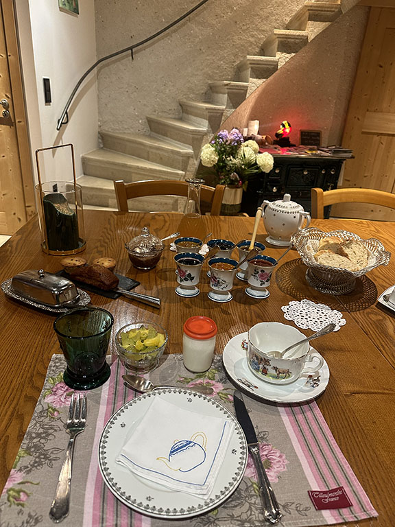 petit déjeuner la carré aux fins chambre d'hôtes morteau doubs table d'hotes